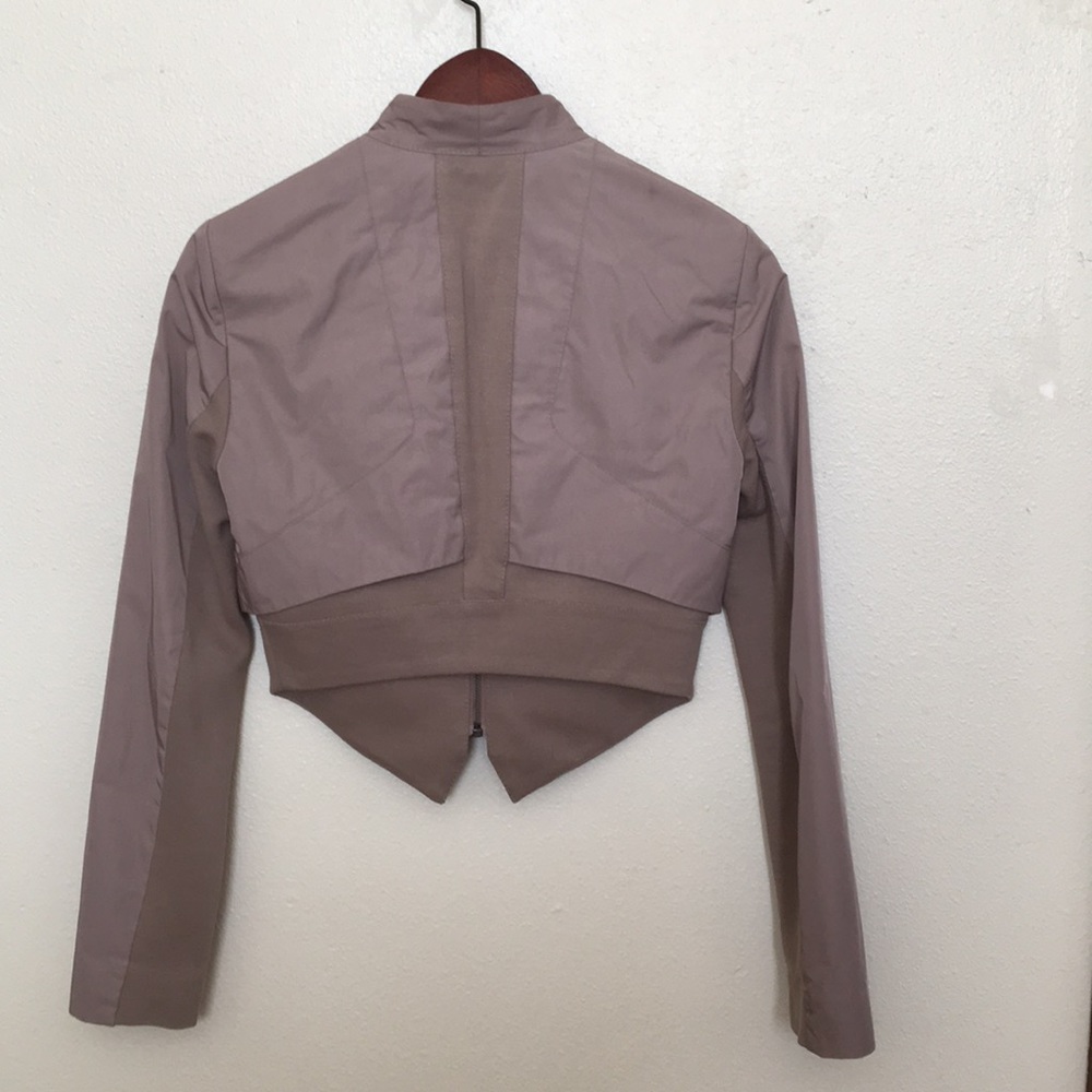 ‼️LAST CHANCE‼️ BCBG MAXAZRIA CROPPED BLAZER - Picture 7 of 7